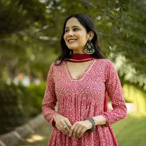 Women pink cotton flared kurta set